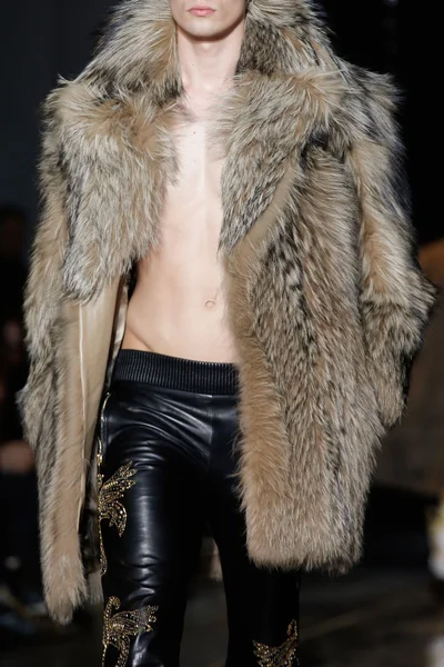 Look 28